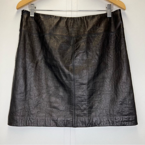 Context Reptile Embossed Leather Mini Skirt Size 8 Black Lined - Picture 2 of 4